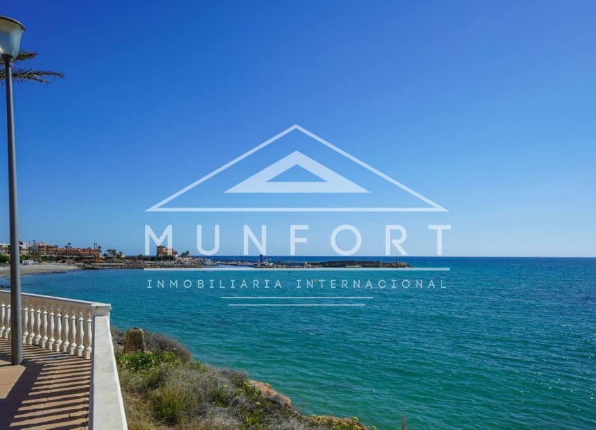 Adosado de 3 habitaciones en Torre de la Horadada en venta con piscina garaje - 459.900 € (Ref: 10136735)