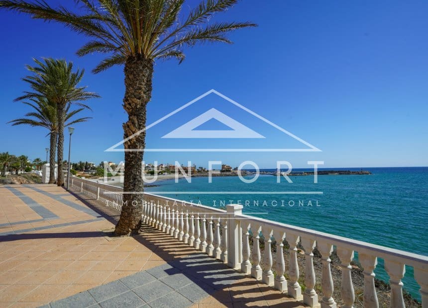 Adosado de 3 habitaciones en Torre de la Horadada en venta con piscina garaje - 459.900 € (Ref: 10136735)