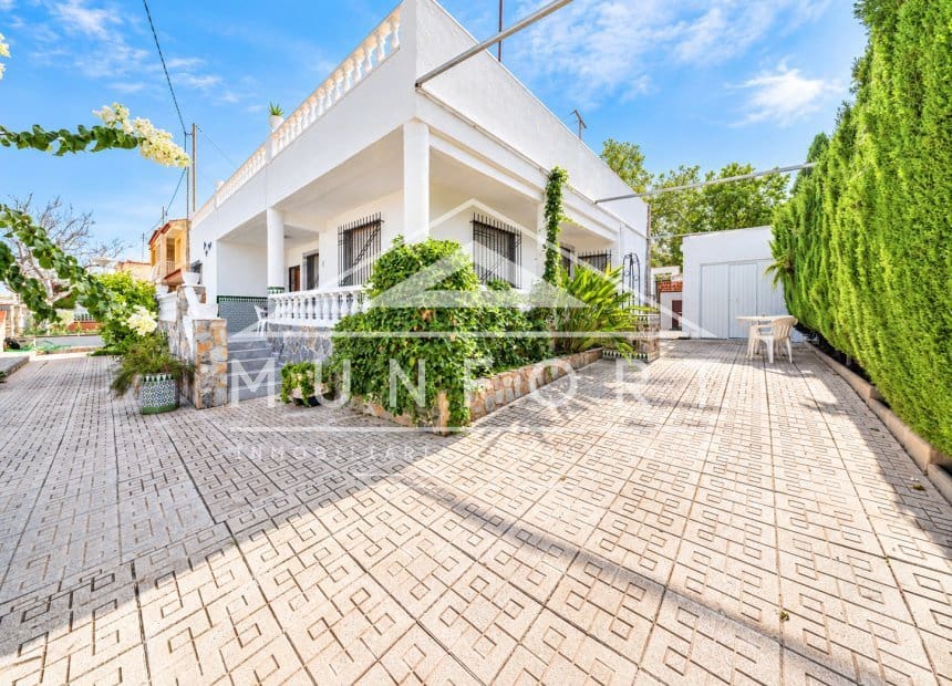 4 soveværelse Villa til salg i El Carmoli med garage - € 250.000 (Ref: 10145347)