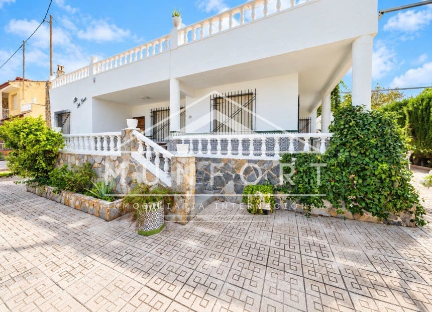 4 soveværelse Villa til salg i El Carmoli med garage - € 250.000 (Ref: 10145347)