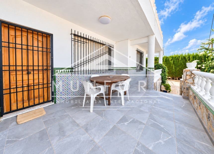 4 soveværelse Villa til salg i El Carmoli med garage - € 250.000 (Ref: 10145347)
