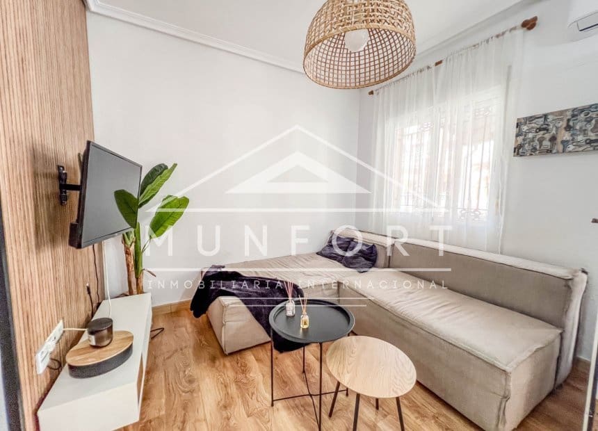 3 makuuhuone Rivitalo myytävänä paikassa Playa Flamenca mukana uima-altaan - 275 900 € (Ref: 10145349)