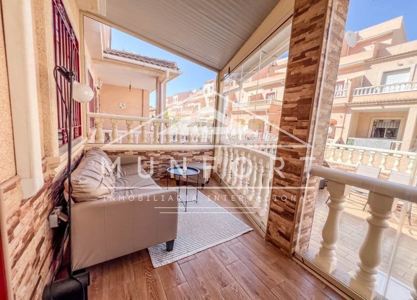 3 makuuhuone Rivitalo myytävänä paikassa Playa Flamenca mukana uima-altaan - 275 900 € (Ref: 10145349)