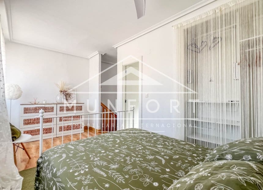 3 makuuhuone Rivitalo myytävänä paikassa Playa Flamenca mukana uima-altaan - 275 900 € (Ref: 10145349)