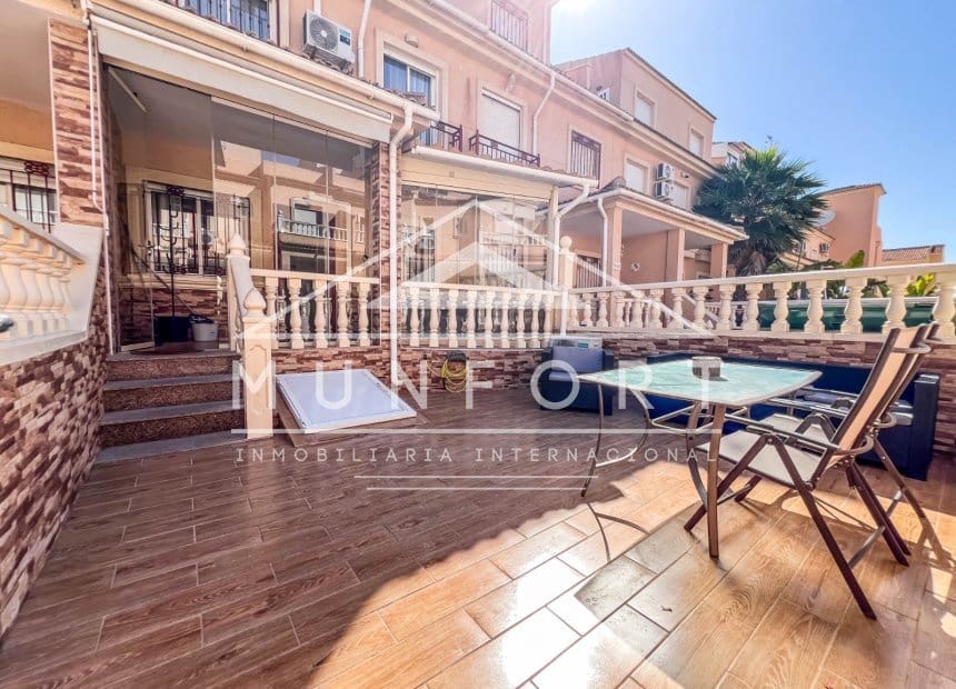 3 makuuhuone Rivitalo myytävänä paikassa Playa Flamenca mukana uima-altaan - 275 900 € (Ref: 10145349)