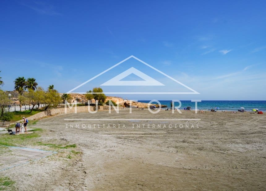 3 makuuhuone Rivitalo myytävänä paikassa Playa Flamenca mukana uima-altaan - 275 900 € (Ref: 10145349)