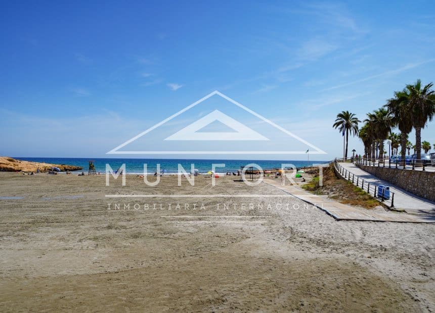 3 makuuhuone Rivitalo myytävänä paikassa Playa Flamenca mukana uima-altaan - 275 900 € (Ref: 10145349)