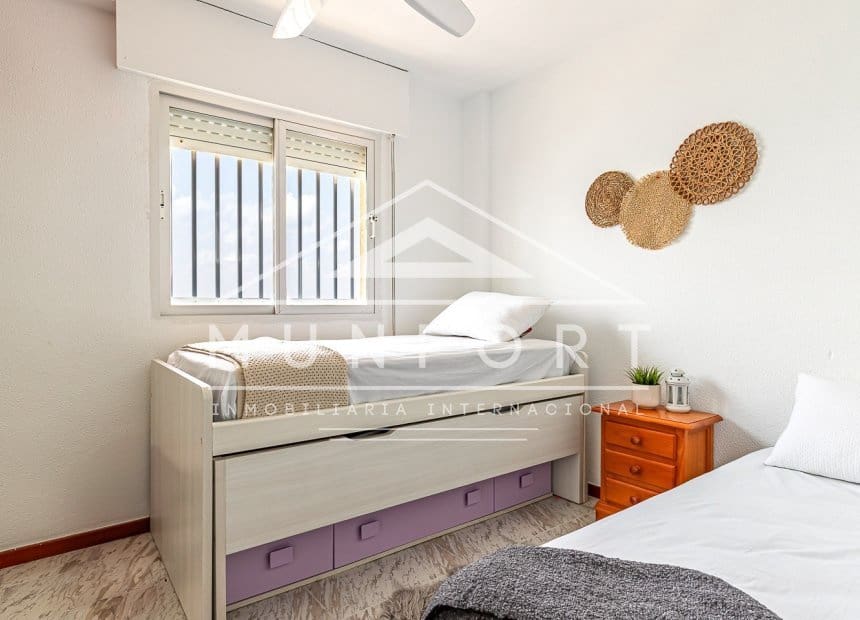 Apartamento de 3 habitaciones en La Manga del Mar Menor en venta con piscina garaje - 259.000 € (Ref: 10154123)