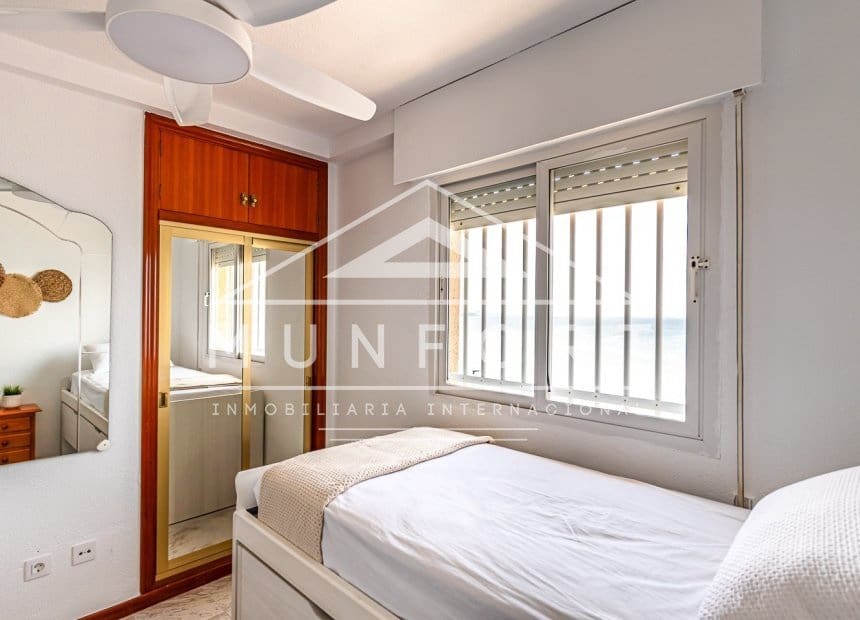 Apartamento de 3 habitaciones en La Manga del Mar Menor en venta con piscina garaje - 259.000 € (Ref: 10154123)