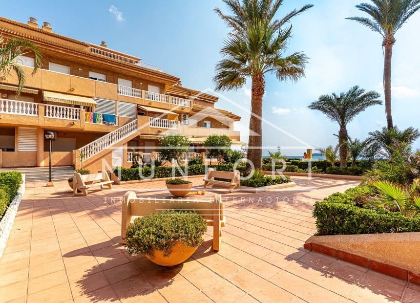 Apartamento de 3 habitaciones en La Manga del Mar Menor en venta con piscina garaje - 259.000 € (Ref: 10154123)