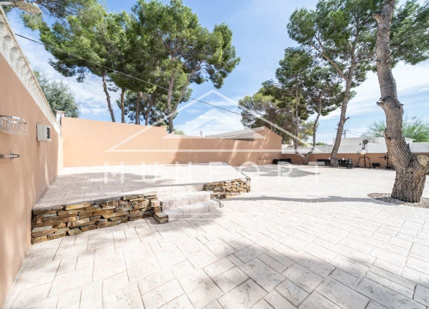 4 soveværelse Villa til salg i Pinar de Campoverde med swimmingpool garage - € 395.000 (Ref: 10154340)
