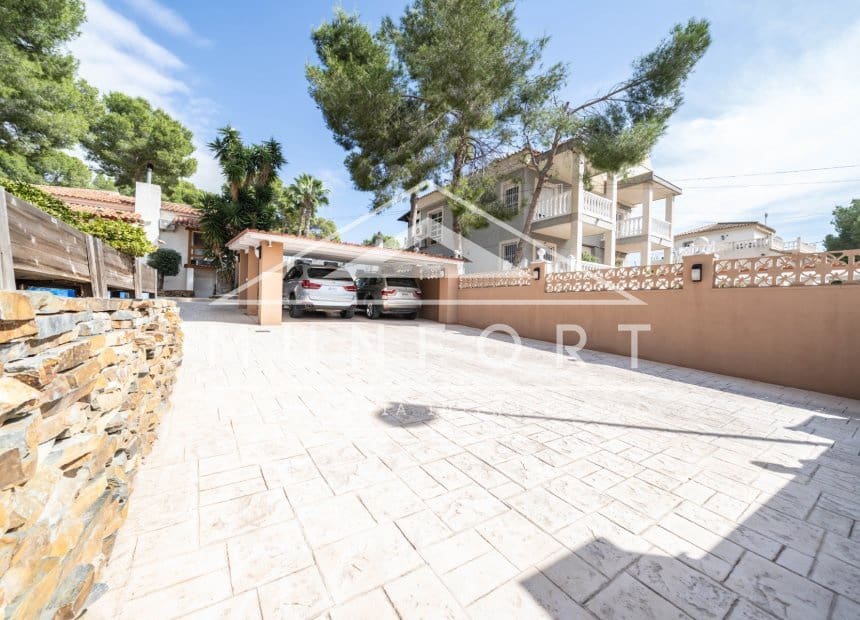 4 soveværelse Villa til salg i Pinar de Campoverde med swimmingpool garage - € 395.000 (Ref: 10154340)