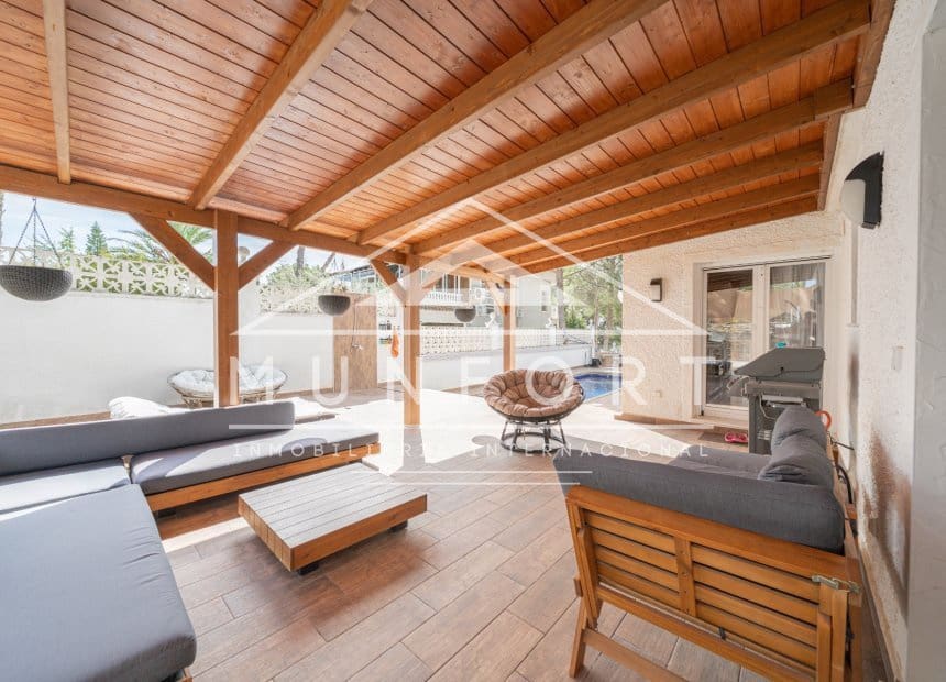 4 soveværelse Villa til salg i Pinar de Campoverde med swimmingpool garage - € 395.000 (Ref: 10154340)
