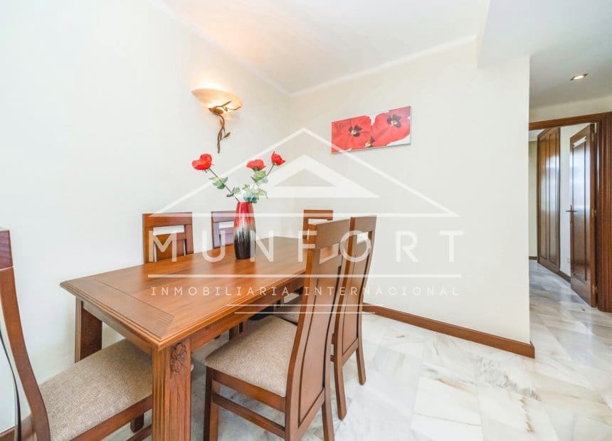 3 makuuhuone Huoneisto myytävänä paikassa Torrevieja mukana uima-altaan - 359 000 € (Ref: 10155887)