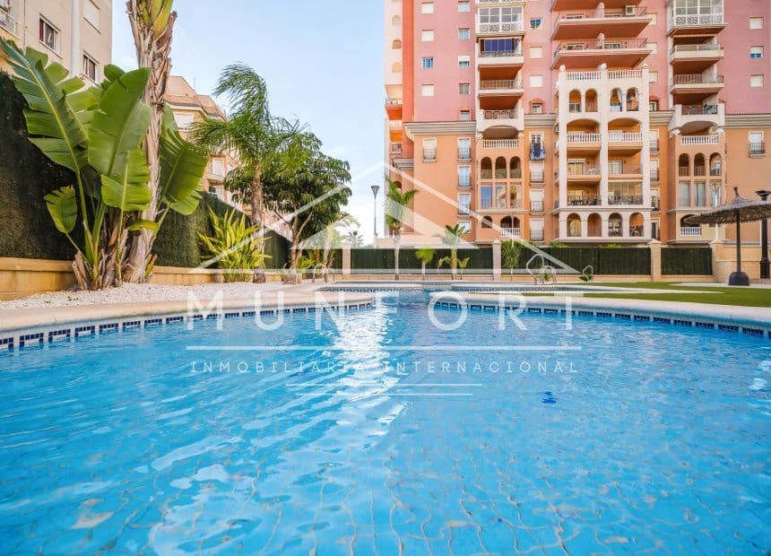 3 makuuhuone Huoneisto myytävänä paikassa Torrevieja mukana uima-altaan - 359 000 € (Ref: 10155887)