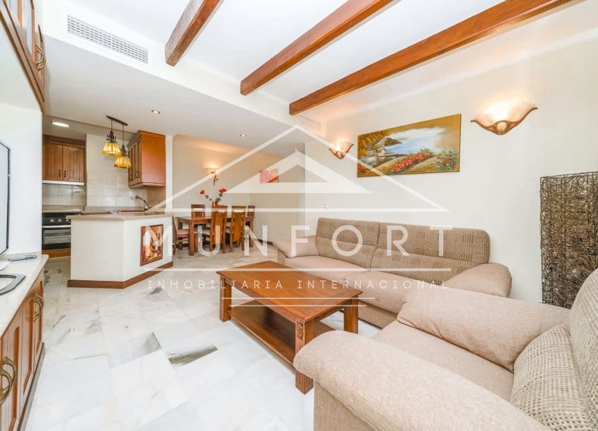 3 makuuhuone Huoneisto myytävänä paikassa Torrevieja mukana uima-altaan - 359 000 € (Ref: 10155887)
