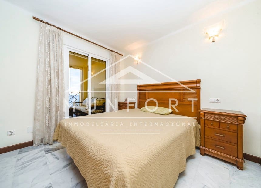 3 makuuhuone Huoneisto myytävänä paikassa Torrevieja mukana uima-altaan - 359 000 € (Ref: 10155887)