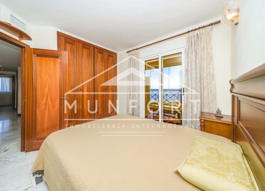 3 makuuhuone Huoneisto myytävänä paikassa Torrevieja mukana uima-altaan - 359 000 € (Ref: 10155887)