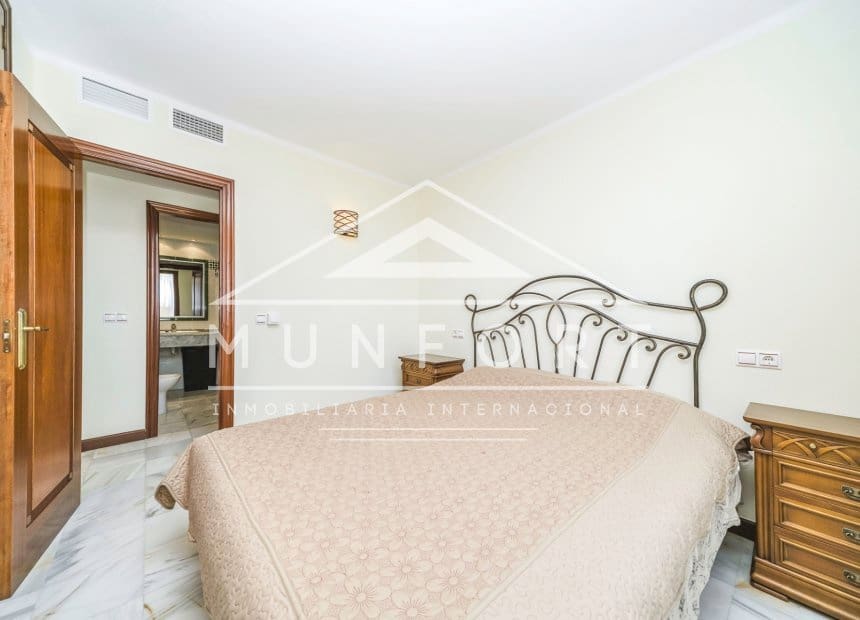 3 makuuhuone Huoneisto myytävänä paikassa Torrevieja mukana uima-altaan - 359 000 € (Ref: 10155887)