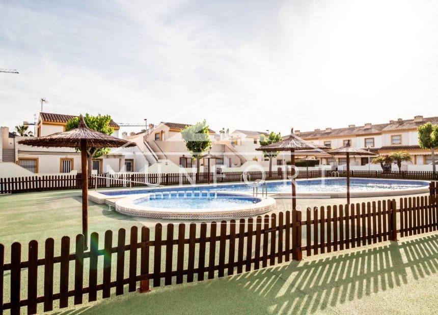 3 quarto Moradia em Banda para venda em Torre de la Horadada com piscina garagem - 329 900 € (Ref: 10156951)