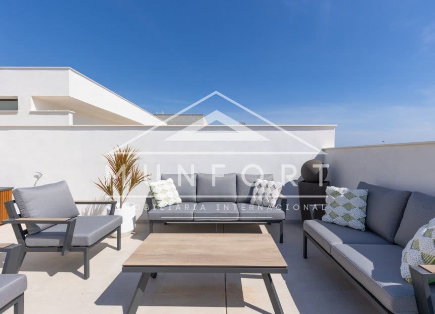 2 chambre Villa/Maison à vendre à Los Alcazares avec piscine garage - 439 000 € (Ref: 10158125)