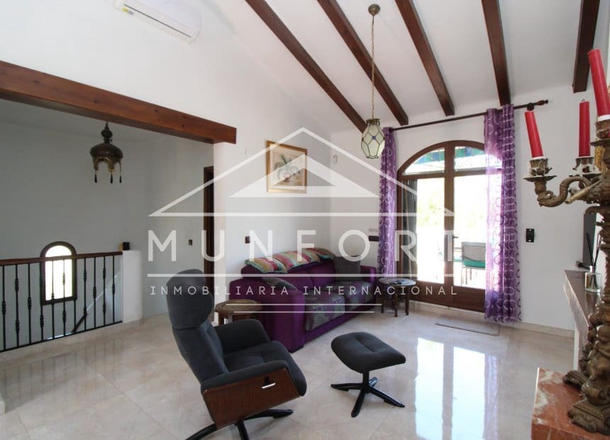 4 soveværelse Villa til salg i Villamartin med swimmingpool garage - € 700.000 (Ref: 10158347)