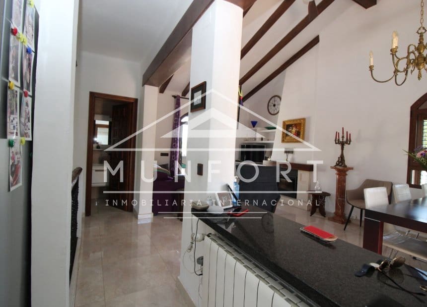 4 soveværelse Villa til salg i Villamartin med swimmingpool garage - € 700.000 (Ref: 10158347)