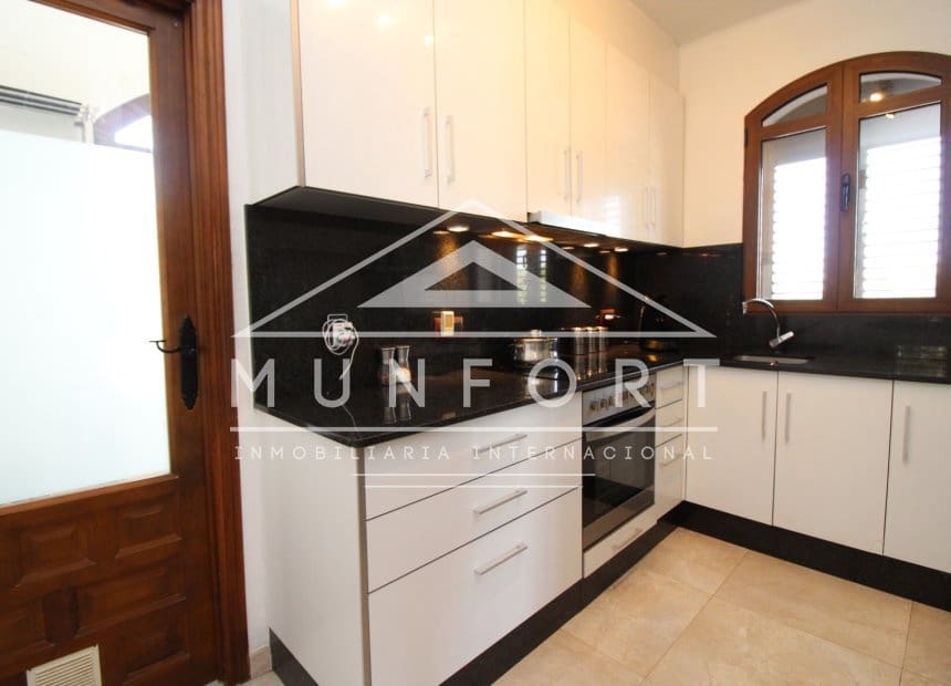 4 soveværelse Villa til salg i Villamartin med swimmingpool garage - € 700.000 (Ref: 10158347)
