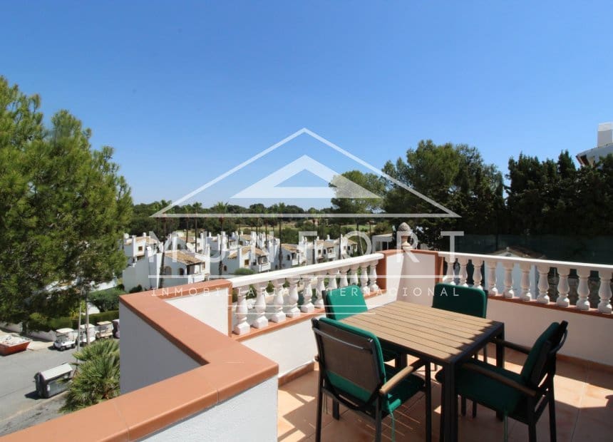 4 soveværelse Villa til salg i Villamartin med swimmingpool garage - € 700.000 (Ref: 10158347)