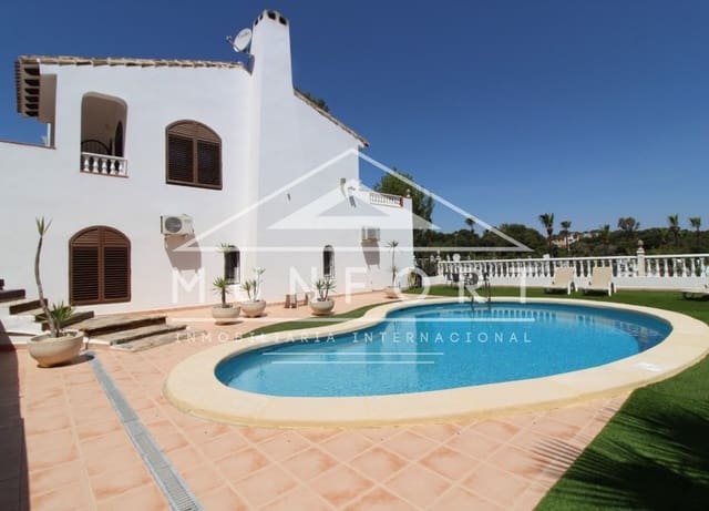 4 soveværelse Villa til salg i Villamartin, Orihuela med swimmingpool garage - € 700.000 (Ref: 10158347)