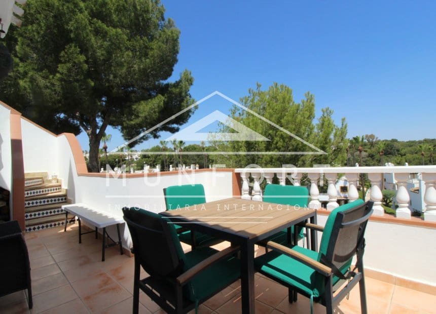 4 soveværelse Villa til salg i Villamartin med swimmingpool garage - € 700.000 (Ref: 10158347)