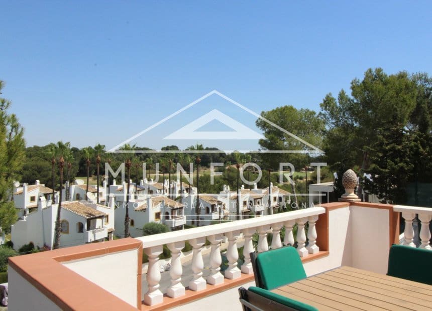 4 soveværelse Villa til salg i Villamartin med swimmingpool garage - € 700.000 (Ref: 10158347)