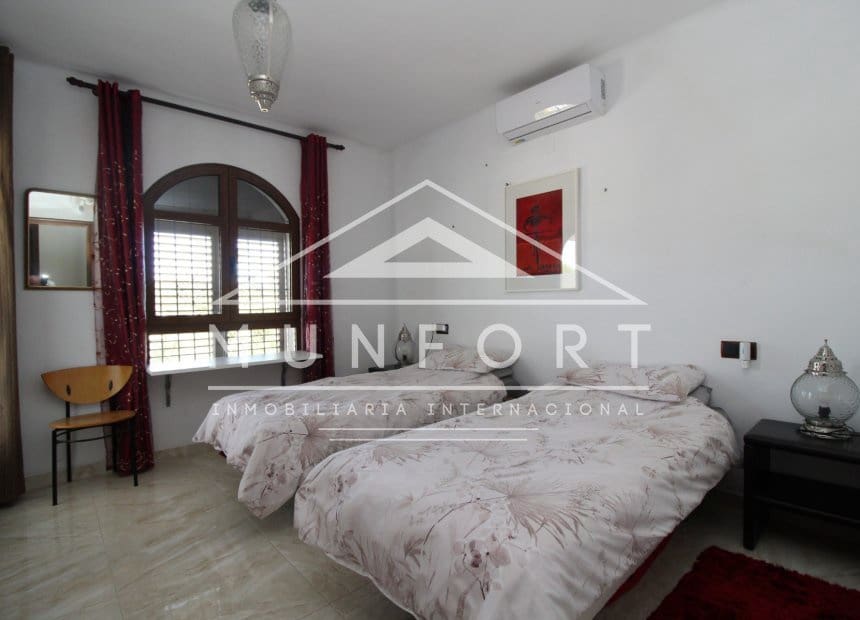 4 soveværelse Villa til salg i Villamartin med swimmingpool garage - € 700.000 (Ref: 10158347)