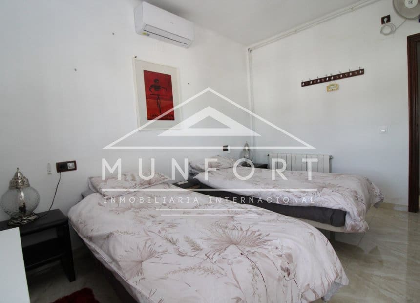 4 soveværelse Villa til salg i Villamartin med swimmingpool garage - € 700.000 (Ref: 10158347)