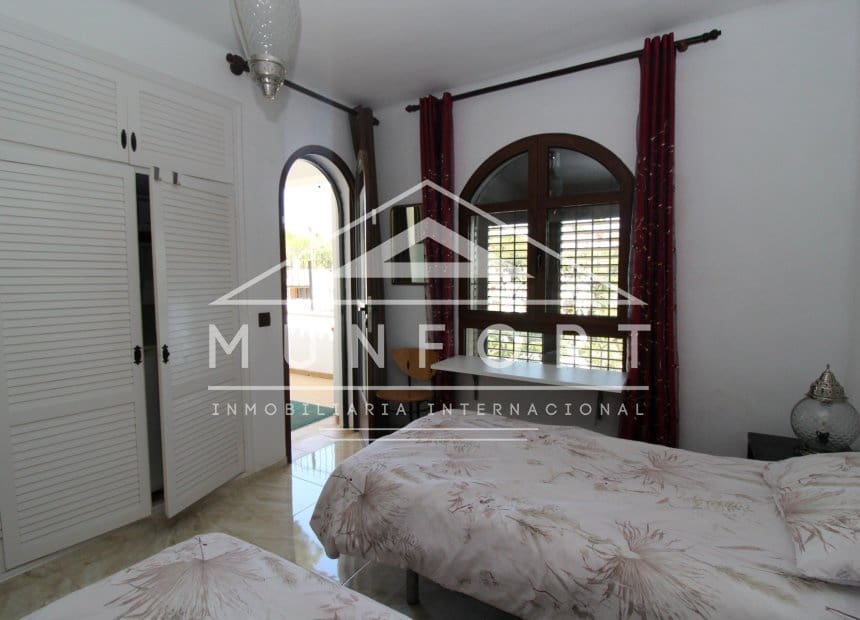 4 soveværelse Villa til salg i Villamartin med swimmingpool garage - € 700.000 (Ref: 10158347)