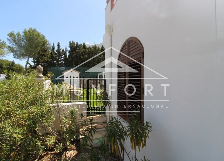 4 soveværelse Villa til salg i Villamartin med swimmingpool garage - € 700.000 (Ref: 10158347)