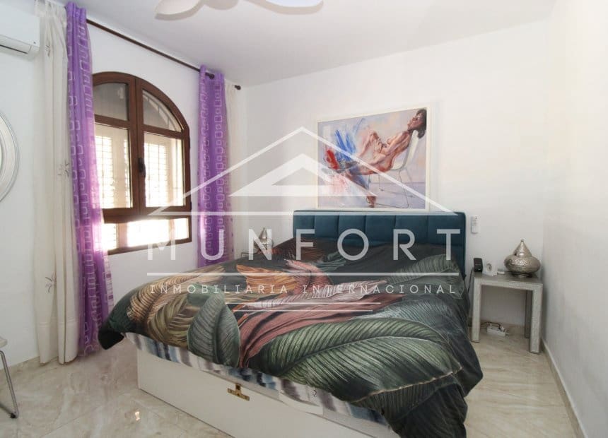 4 soveværelse Villa til salg i Villamartin med swimmingpool garage - € 700.000 (Ref: 10158347)