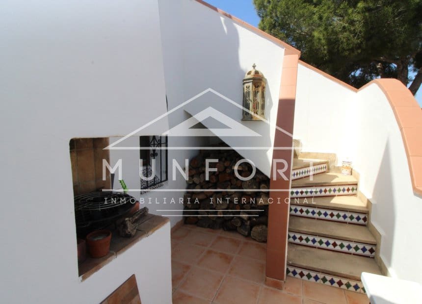 4 soveværelse Villa til salg i Villamartin med swimmingpool garage - € 700.000 (Ref: 10158347)