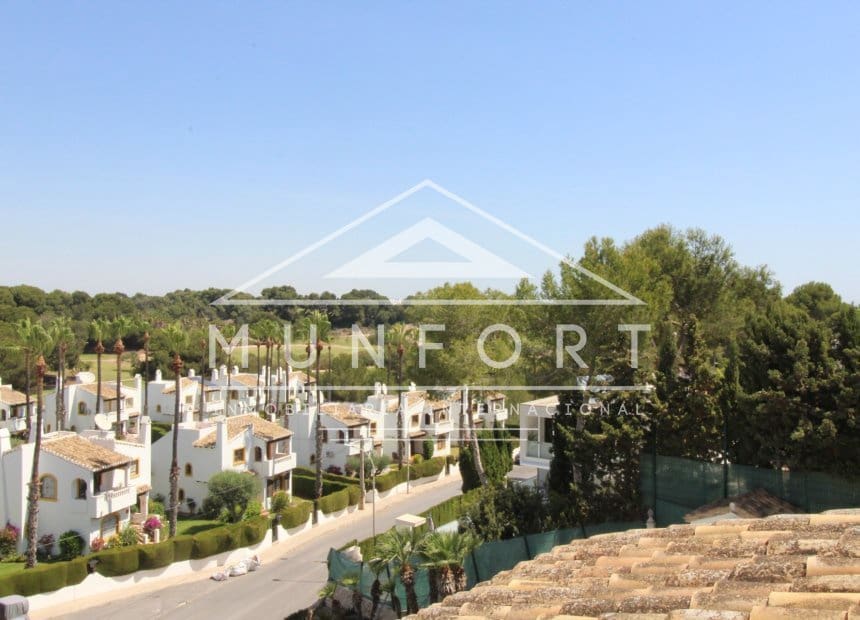 4 soveværelse Villa til salg i Villamartin med swimmingpool garage - € 700.000 (Ref: 10158347)