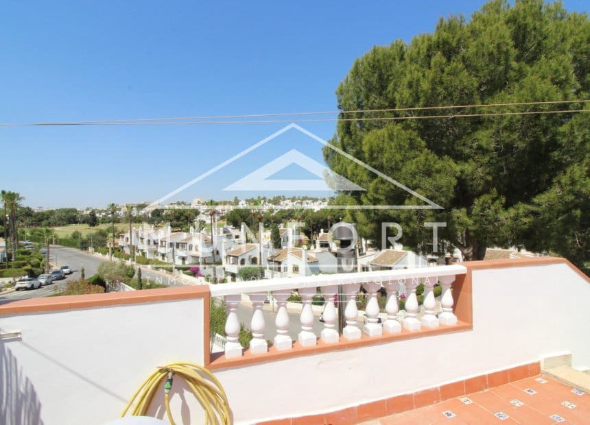 4 soveværelse Villa til salg i Villamartin med swimmingpool garage - € 700.000 (Ref: 10158347)