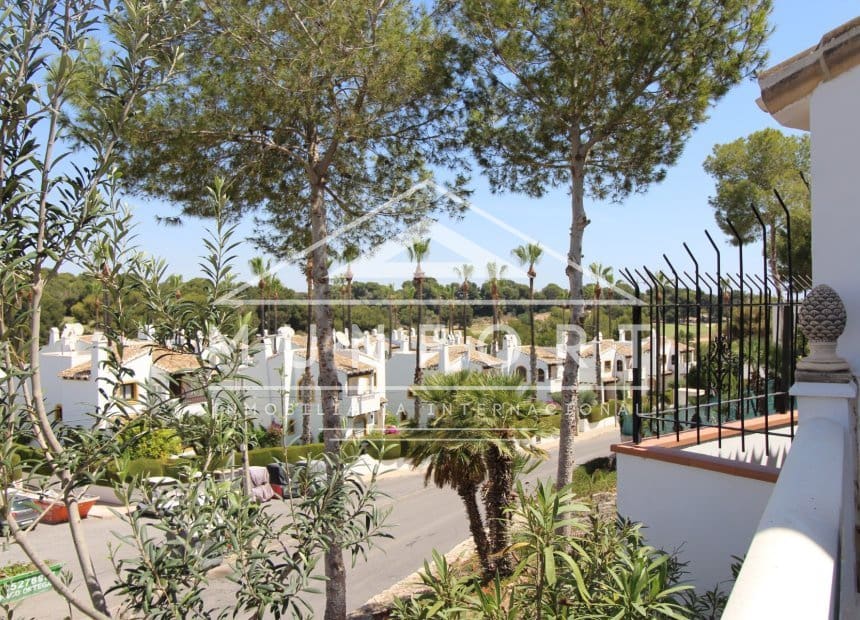 4 soveværelse Villa til salg i Villamartin med swimmingpool garage - € 700.000 (Ref: 10158347)