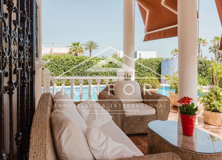 5 soveværelse Villa til salg i Torrevieja med swimmingpool garage - € 950.000 (Ref: 10158353)