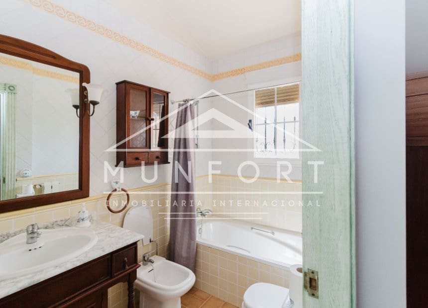 5 soveværelse Villa til salg i Torrevieja med swimmingpool garage - € 950.000 (Ref: 10158353)