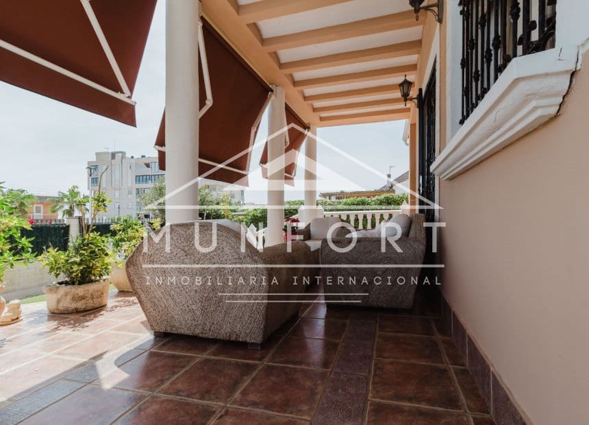5 soveværelse Villa til salg i Torrevieja med swimmingpool garage - € 950.000 (Ref: 10158353)