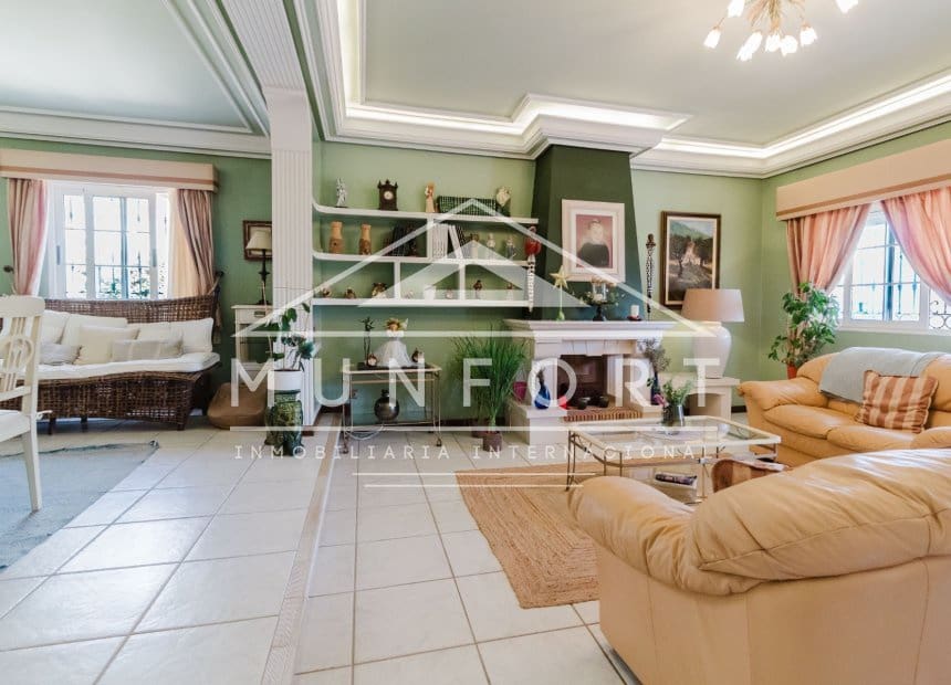 5 soveværelse Villa til salg i Torrevieja med swimmingpool garage - € 950.000 (Ref: 10158353)
