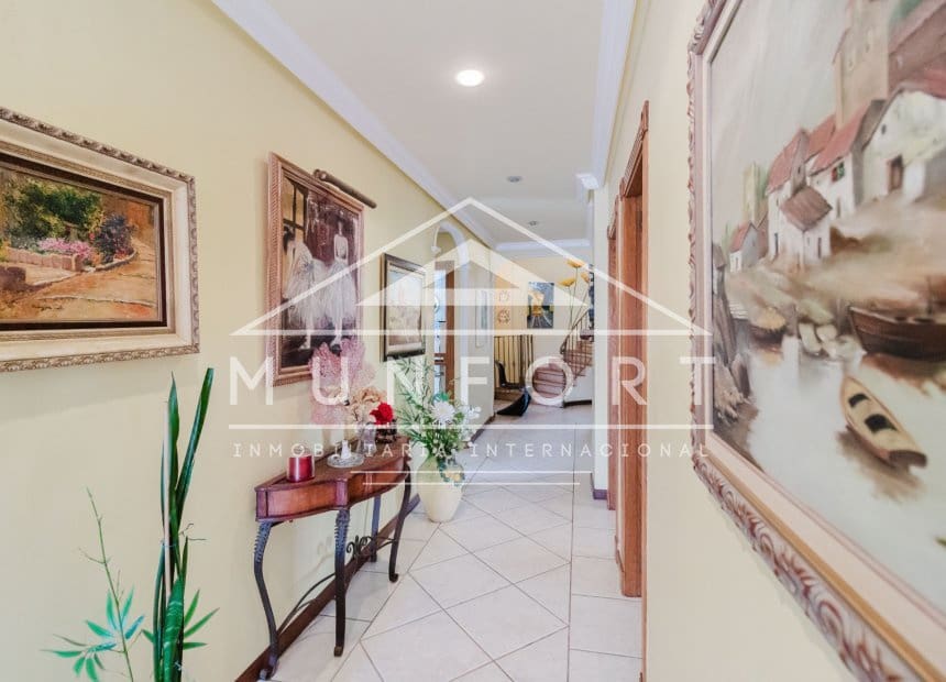 5 soveværelse Villa til salg i Torrevieja med swimmingpool garage - € 950.000 (Ref: 10158353)