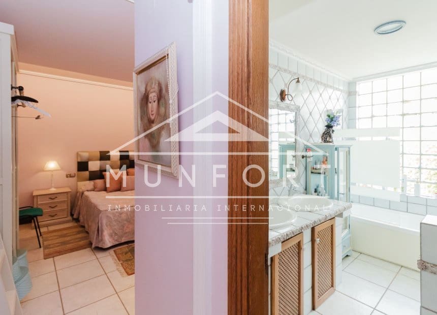 5 soveværelse Villa til salg i Torrevieja med swimmingpool garage - € 950.000 (Ref: 10158353)