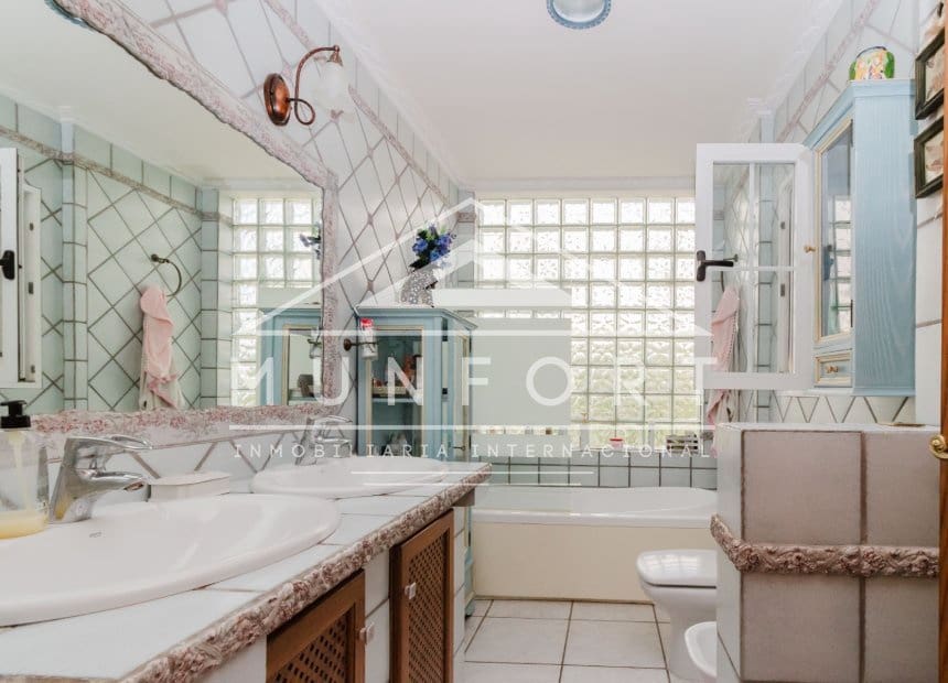 5 soveværelse Villa til salg i Torrevieja med swimmingpool garage - € 950.000 (Ref: 10158353)