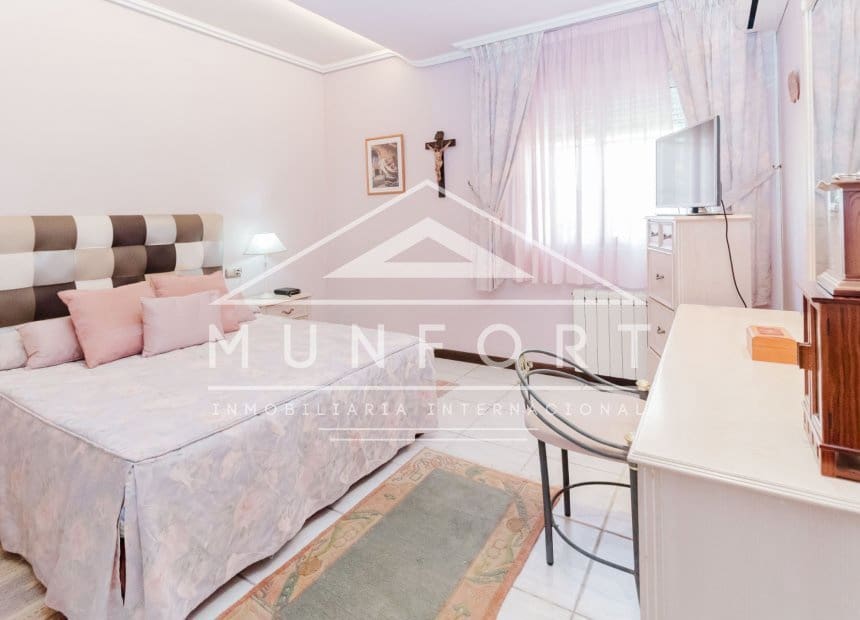 5 soveværelse Villa til salg i Torrevieja med swimmingpool garage - € 950.000 (Ref: 10158353)