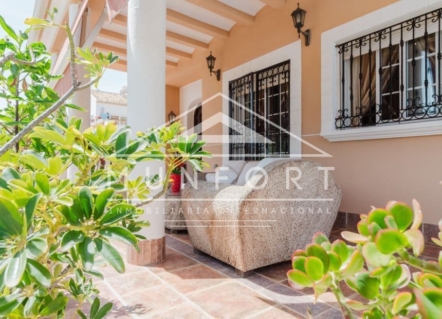 5 soveværelse Villa til salg i Torrevieja med swimmingpool garage - € 950.000 (Ref: 10158353)
